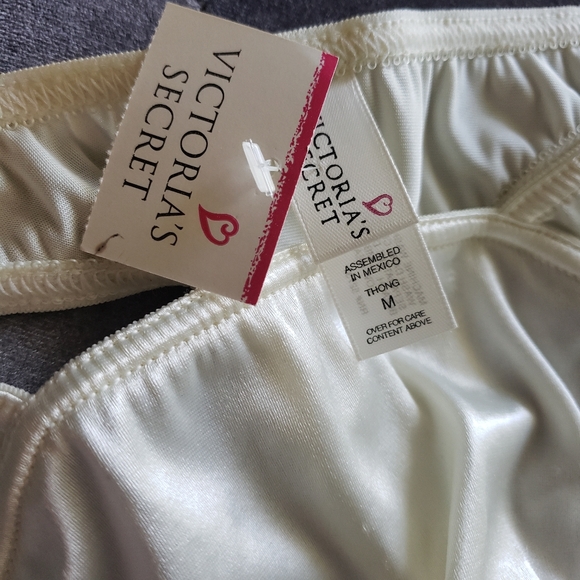 vintage second skin Victoria's secret thong panty size MEDIUM nwt - Picture 3 of 4